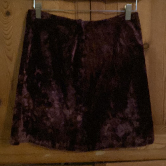 Vintage 1960’s mini skirt velvet material waist 29  hips 37.5 length 17.5 wine - Picture 4 of 4